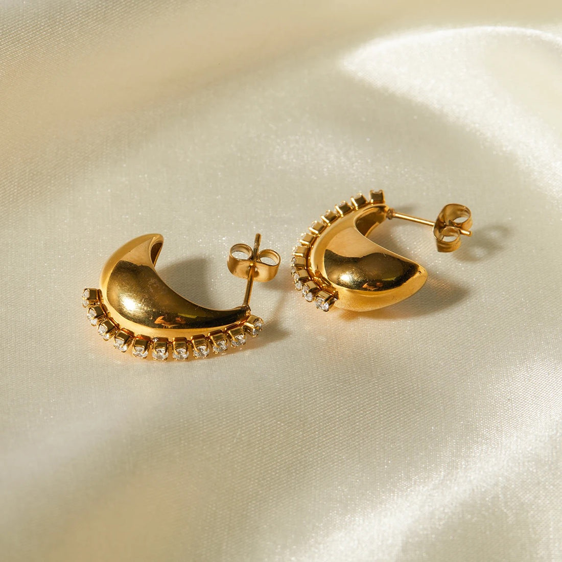 The Anya Wave Earring